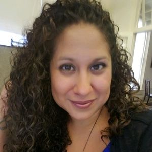 Meet your Posher, Dee